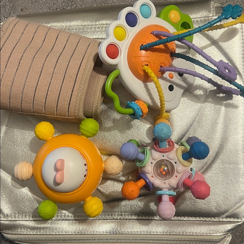 PREGNANCY BELLY BAND + 3 BABY TOYS